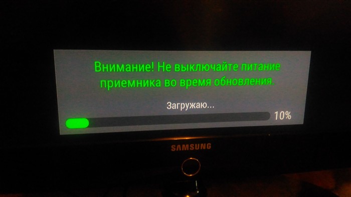 Приставка триколор не реагирует на пульт. Выключенный приёмник. Триколор ТВ короткое замыкание. Надпись на ресивере. Значки -неполадки в ресивере Триколор.